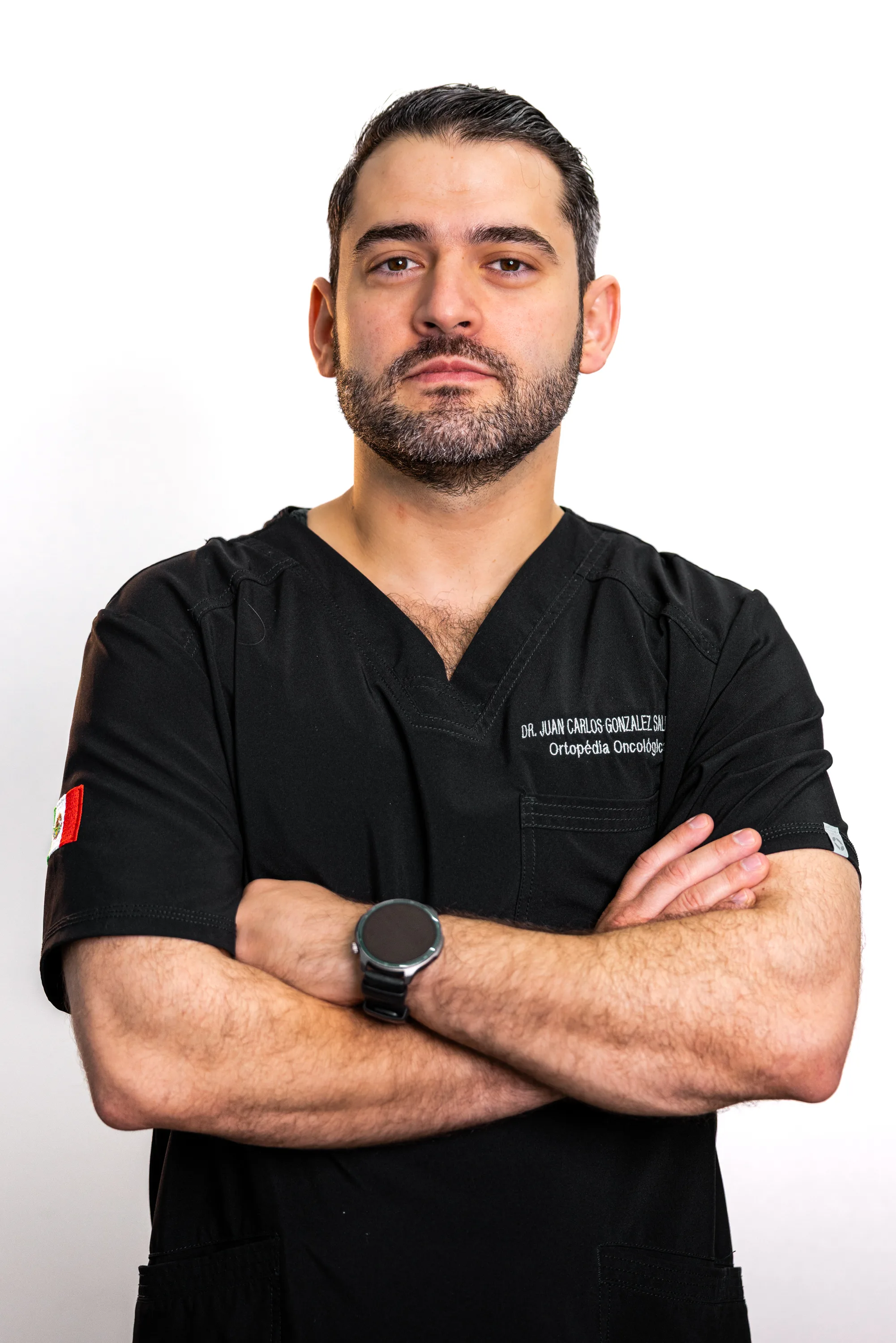 Dr. González Saldívar — Especialista en Ortopedia Oncológica